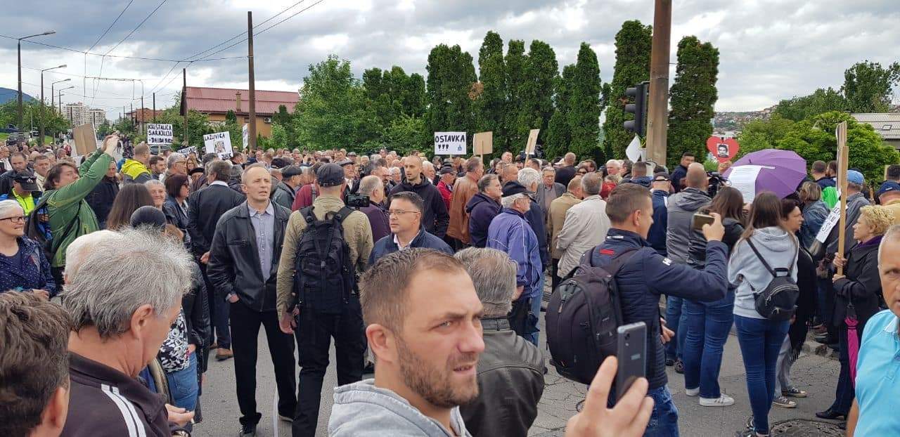 Završeni protesti ispred VSTV-a, građani zatražili ostavku Tegeltije, Burzić..